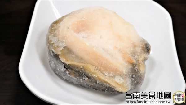 丸鮮魚翅牛豬平價自助火鍋：【台南市-安平區美食】從永華路的『台南茄萣魚翅火鍋』移來中華西麥當勞旁的【丸鮮魚翅牛豬平價火鍋】！提供各式新鮮的海味，甚至老客戶嘴饞的預訂珍品~來這都能一飽口福啦٩(♡ε♡ )۶