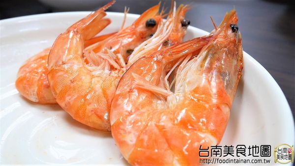 丸鮮魚翅牛豬平價自助火鍋：【台南市-安平區美食】從永華路的『台南茄萣魚翅火鍋』移來中華西麥當勞旁的【丸鮮魚翅牛豬平價火鍋】！提供各式新鮮的海味，甚至老客戶嘴饞的預訂珍品~來這都能一飽口福啦٩(♡ε♡ )۶