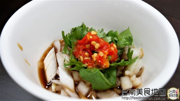 丸鮮魚翅牛豬平價自助火鍋：【台南市-安平區美食】從永華路的『台南茄萣魚翅火鍋』移來中華西麥當勞旁的【丸鮮魚翅牛豬平價火鍋】！提供各式新鮮的海味，甚至老客戶嘴饞的預訂珍品~來這都能一飽口福啦٩(♡ε♡ )۶