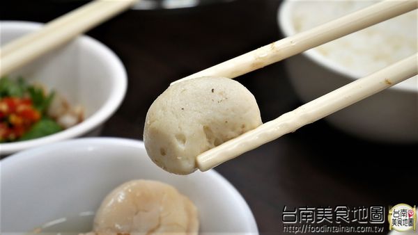 丸鮮魚翅牛豬平價自助火鍋：【台南市-安平區美食】從永華路的『台南茄萣魚翅火鍋』移來中華西麥當勞旁的【丸鮮魚翅牛豬平價火鍋】！提供各式新鮮的海味，甚至老客戶嘴饞的預訂珍品~來這都能一飽口福啦٩(♡ε♡ )۶