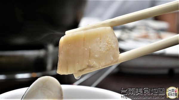 丸鮮魚翅牛豬平價自助火鍋：【台南市-安平區美食】從永華路的『台南茄萣魚翅火鍋』移來中華西麥當勞旁的【丸鮮魚翅牛豬平價火鍋】！提供各式新鮮的海味，甚至老客戶嘴饞的預訂珍品~來這都能一飽口福啦٩(♡ε♡ )۶