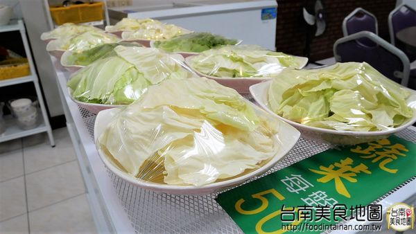 丸鮮魚翅牛豬平價自助火鍋：【台南市-安平區美食】從永華路的『台南茄萣魚翅火鍋』移來中華西麥當勞旁的【丸鮮魚翅牛豬平價火鍋】！提供各式新鮮的海味，甚至老客戶嘴饞的預訂珍品~來這都能一飽口福啦٩(♡ε♡ )۶