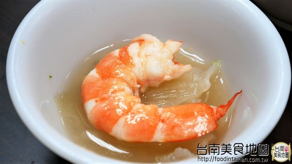 丸鮮魚翅牛豬平價自助火鍋：【台南市-安平區美食】從永華路的『台南茄萣魚翅火鍋』移來中華西麥當勞旁的【丸鮮魚翅牛豬平價火鍋】！提供各式新鮮的海味，甚至老客戶嘴饞的預訂珍品~來這都能一飽口福啦٩(♡ε♡ )۶