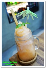 璐露野生活Luluyelife Café：台北大安野餐餐廳． 不被風吹日曬的華麗風派對野餐桌──璐露野生活