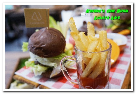 璐露野生活Luluyelife Café：台北大安野餐餐廳． 不被風吹日曬的華麗風派對野餐桌──璐露野生活