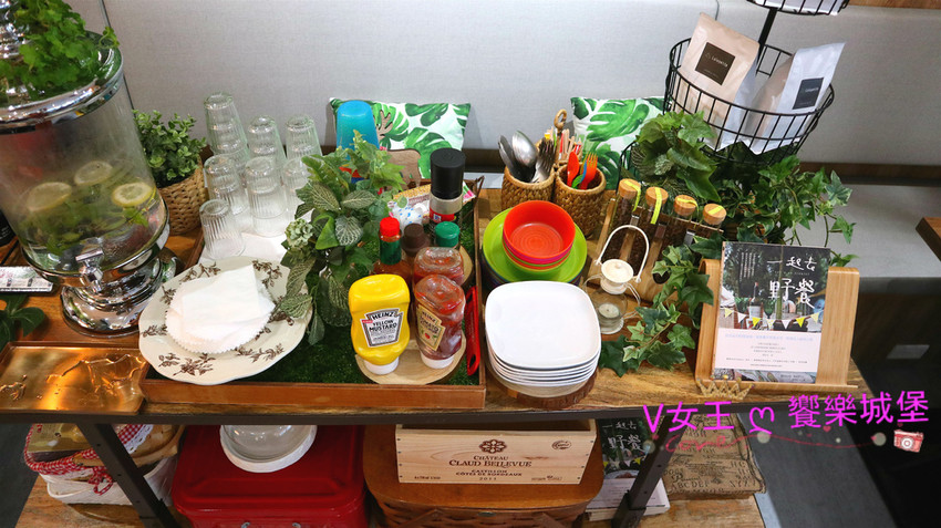 【台北信義安和美食】璐露野生活 LULUYELIFE CAFÉ 野餐餐廳 ~ 誰說不能在室內野餐，華麗的雙人派對野餐桌，跟姊妹享受不被風吹日曬的野餐日