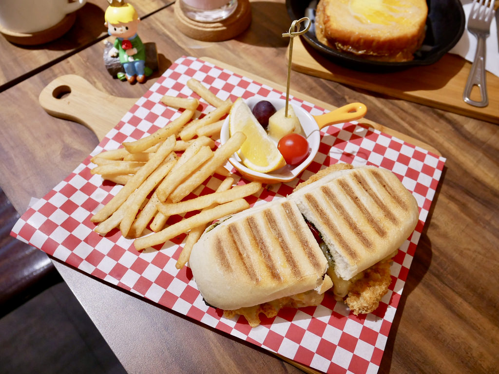 [台北大安] 璐露野生活 LULUYELIFE CAFÉ華麗夢幻的派對野餐桌 / 野餐餐廳 / 輕食三明治 / 可外帶外送