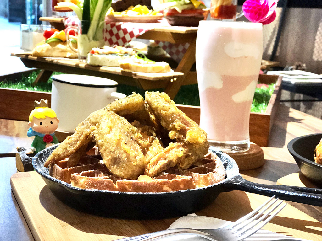 [台北大安] 璐露野生活 LULUYELIFE CAFÉ華麗夢幻的派對野餐桌 / 野餐餐廳 / 輕食三明治 / 可外帶外送