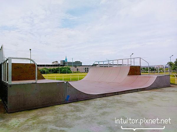 內湖運動公園直排輪單車滑板區.jpg