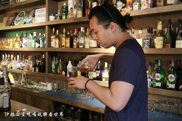 綠洲酒館：大安區好有文藝氣息的酒Bar『The oasis tavern 綠洲酒館』現場爵士樂表演/捷運大安站