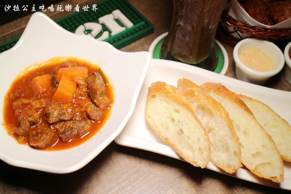 綠洲酒館：大安區好有文藝氣息的酒Bar『The oasis tavern 綠洲酒館』現場爵士樂表演/捷運大安站