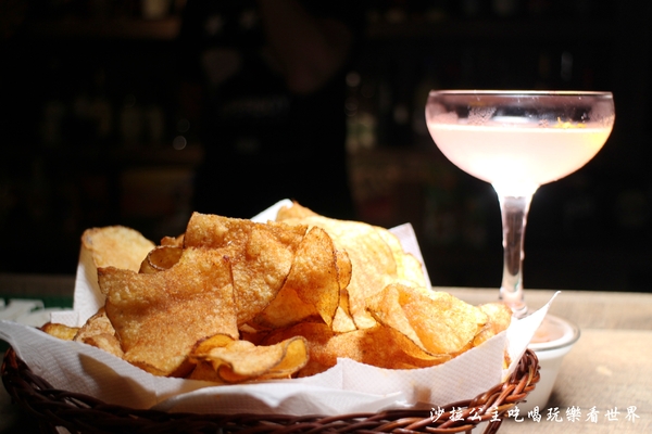 綠洲酒館：大安區好有文藝氣息的酒Bar『The oasis tavern 綠洲酒館』現場爵士樂表演/捷運大安站