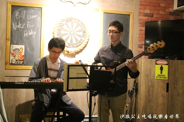 綠洲酒館：大安區好有文藝氣息的酒Bar『The oasis tavern 綠洲酒館』現場爵士樂表演/捷運大安站