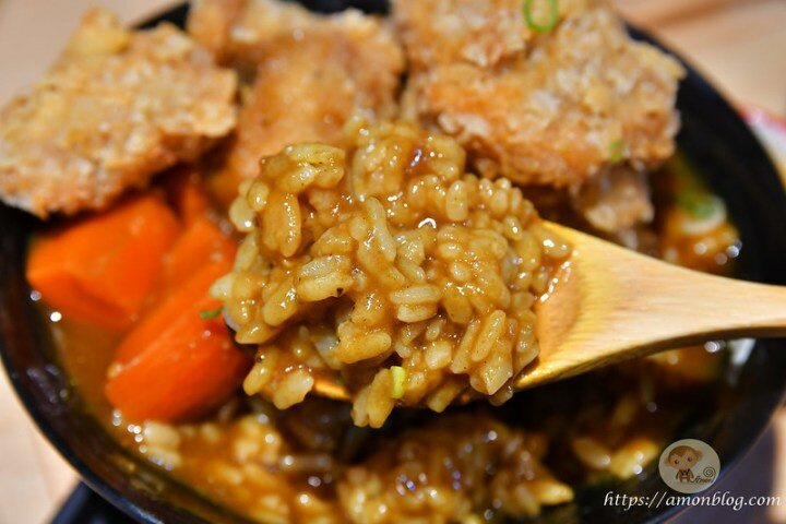 超人氣夜市排隊美食，爆漿起士牛肉丸佐香濃咖哩，好吃到不行!