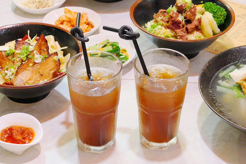初川食堂：網路好評川味麻辣牛肉麵 招牌牛三寶麵香麻爽辣每日限量供應！