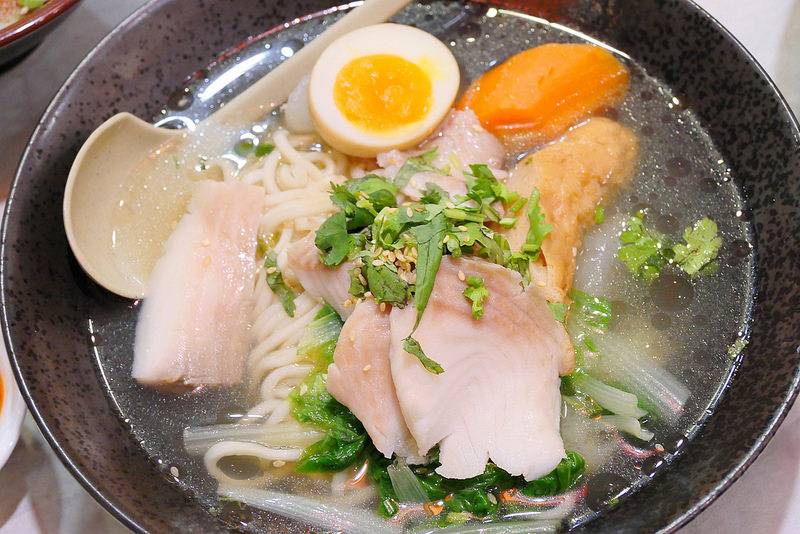 初川食堂：網路好評川味麻辣牛肉麵 招牌牛三寶麵香麻爽辣每日限量供應！