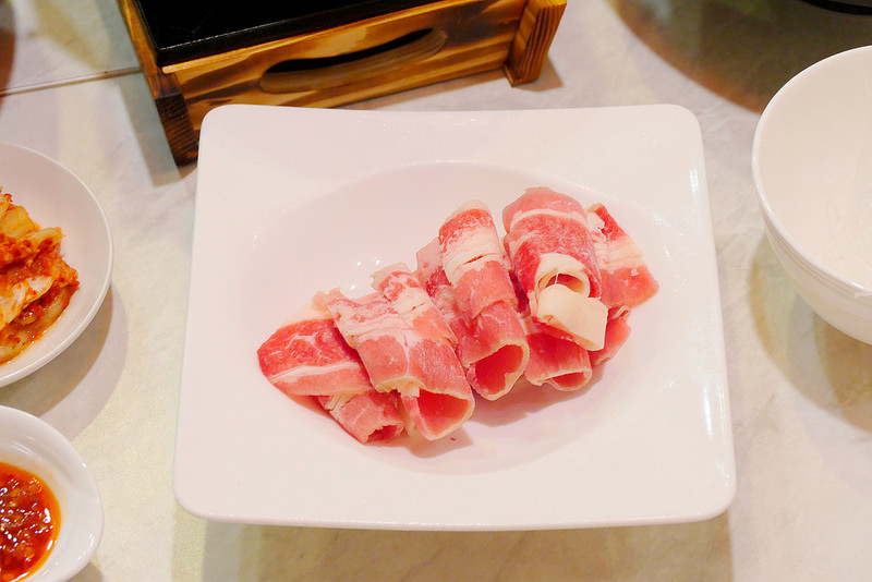 初川食堂：網路好評川味麻辣牛肉麵 招牌牛三寶麵香麻爽辣每日限量供應！