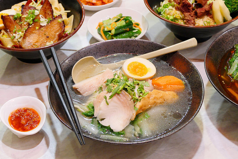 初川食堂：網路好評川味麻辣牛肉麵 招牌牛三寶麵香麻爽辣每日限量供應！
