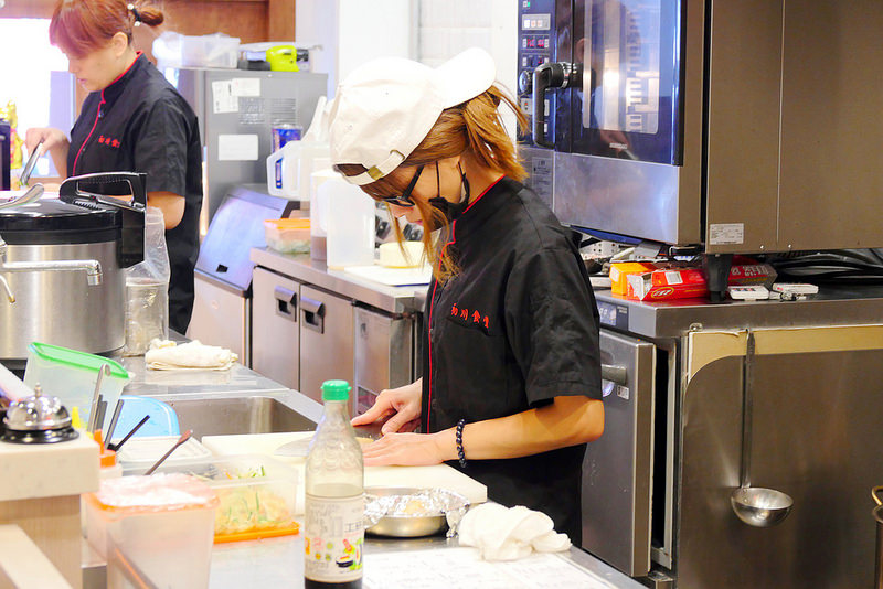 初川食堂：網路好評川味麻辣牛肉麵 招牌牛三寶麵香麻爽辣每日限量供應！