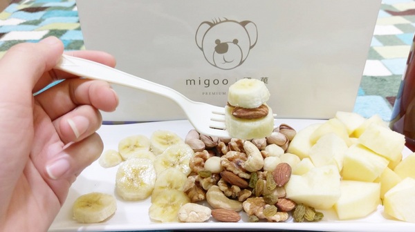 彌菓migoo：彌菓migoo-堅持低溫烘培  保留營養不只是熱量  頂級堅果禮盒  是中秋節的伴手禮首選  簡單的包裝蘊藏不簡單的內容