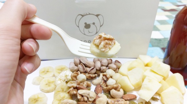 彌菓migoo：彌菓migoo-堅持低溫烘培  保留營養不只是熱量  頂級堅果禮盒  是中秋節的伴手禮首選  簡單的包裝蘊藏不簡單的內容