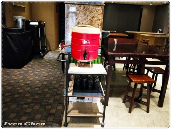 麵殿:《信義安和拉麵烏龍麵》讓人心滿意足的豚骨叉燒拉麵\銷魂生牛肉\直火燒肉丼\『麵殿』是美味的殿堂