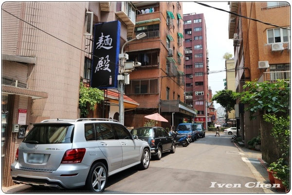 麵殿:《信義安和拉麵烏龍麵》讓人心滿意足的豚骨叉燒拉麵\銷魂生牛肉\直火燒肉丼\『麵殿』是美味的殿堂