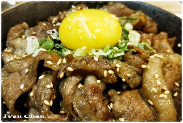 麵殿:《信義安和拉麵烏龍麵》讓人心滿意足的豚骨叉燒拉麵\銷魂生牛肉\直火燒肉丼\『麵殿』是美味的殿堂