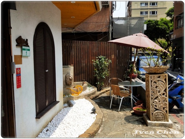 麵殿:《信義安和拉麵烏龍麵》讓人心滿意足的豚骨叉燒拉麵\銷魂生牛肉\直火燒肉丼\『麵殿』是美味的殿堂