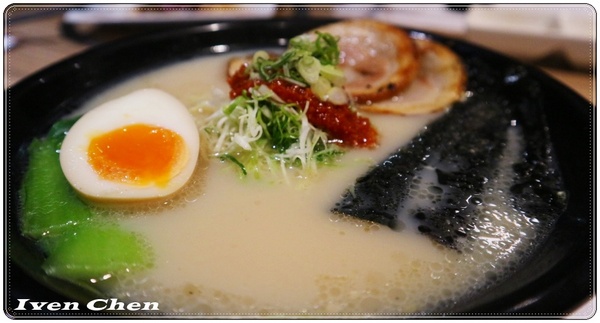 麵殿:《信義安和拉麵烏龍麵》讓人心滿意足的豚骨叉燒拉麵\銷魂生牛肉\直火燒肉丼\『麵殿』是美味的殿堂