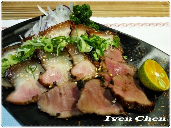 麵殿:《信義安和拉麵烏龍麵》讓人心滿意足的豚骨叉燒拉麵\銷魂生牛肉\直火燒肉丼\『麵殿』是美味的殿堂