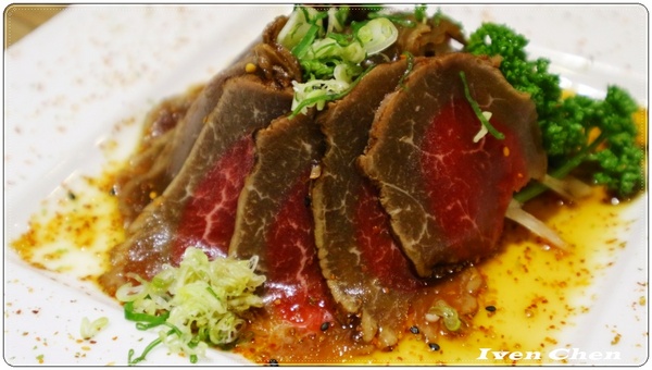 麵殿:《信義安和拉麵烏龍麵》讓人心滿意足的豚骨叉燒拉麵\銷魂生牛肉\直火燒肉丼\『麵殿』是美味的殿堂