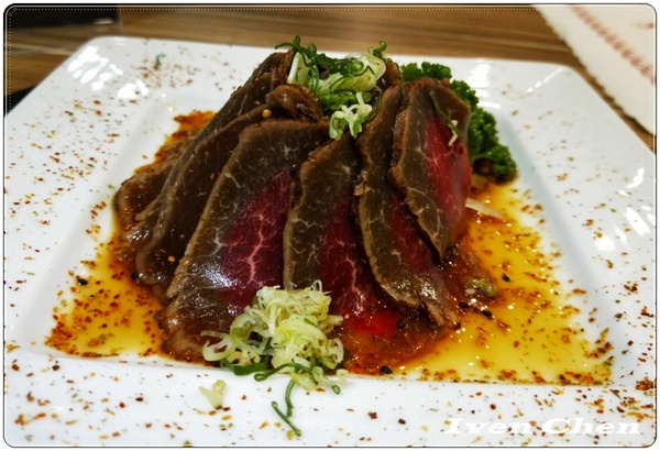 麵殿:《信義安和拉麵烏龍麵》讓人心滿意足的豚骨叉燒拉麵\銷魂生牛肉\直火燒肉丼\『麵殿』是美味的殿堂