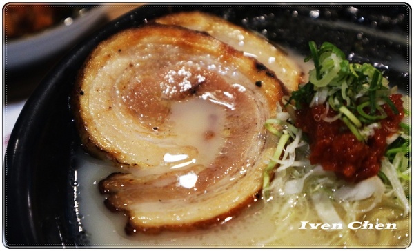 麵殿:《信義安和拉麵烏龍麵》讓人心滿意足的豚骨叉燒拉麵\銷魂生牛肉\直火燒肉丼\『麵殿』是美味的殿堂