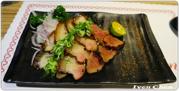 麵殿:《信義安和拉麵烏龍麵》讓人心滿意足的豚骨叉燒拉麵\銷魂生牛肉\直火燒肉丼\『麵殿』是美味的殿堂