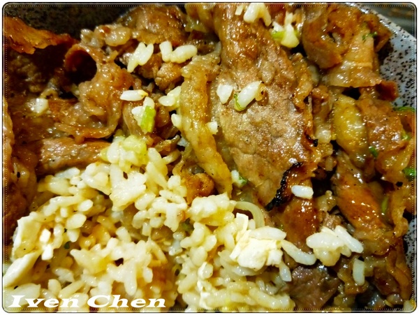 麵殿:《信義安和拉麵烏龍麵》讓人心滿意足的豚骨叉燒拉麵\銷魂生牛肉\直火燒肉丼\『麵殿』是美味的殿堂