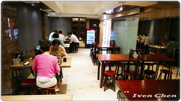 麵殿:《信義安和拉麵烏龍麵》讓人心滿意足的豚骨叉燒拉麵\銷魂生牛肉\直火燒肉丼\『麵殿』是美味的殿堂