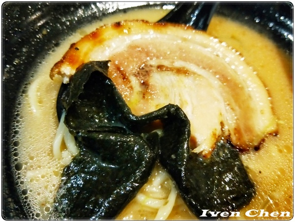 麵殿:《信義安和拉麵烏龍麵》讓人心滿意足的豚骨叉燒拉麵\銷魂生牛肉\直火燒肉丼\『麵殿』是美味的殿堂