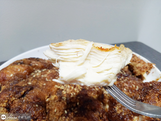 【新北三重】火烤香雞排 | 先炸後烤酥香超大塊雞排 厚實鮮嫩多汁 鹹甜醬料搭配白芝麻有夠好吃!