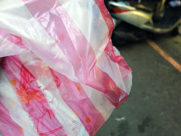 【新莊美食】芳味大Size雞排-比臉還要大的超大雞排