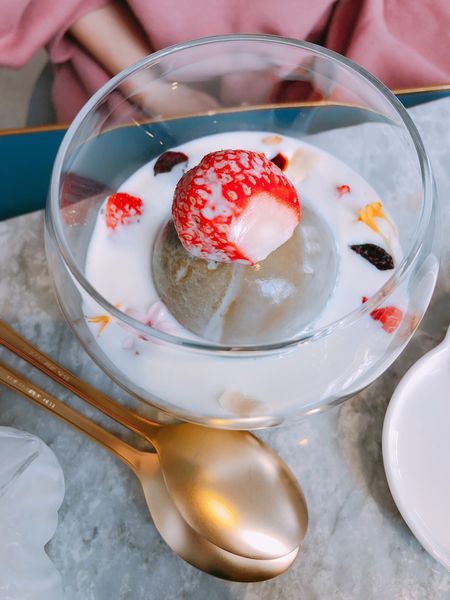 桃園✿ Glück ✿ 中壢超唯美孔雀藍系咖啡廳 ! 甜點飲品美到不捨下嚥 ! !