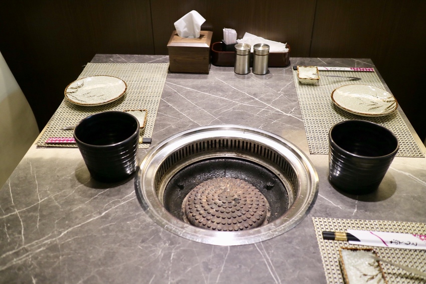 【原月日式頂級帝王蟹燒烤吃到飽】鹽蔥牛舌、肋眼牛排任你吃，桌邊專業代烤，輕鬆享受美食 - 邦妮2兔