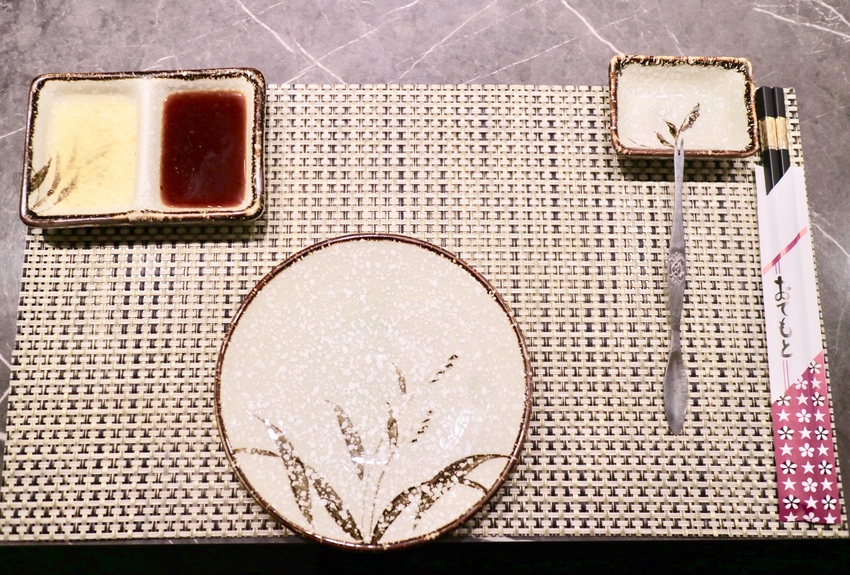 【原月日式頂級帝王蟹燒烤吃到飽】鹽蔥牛舌、肋眼牛排任你吃，桌邊專業代烤，輕鬆享受美食 - 邦妮2兔