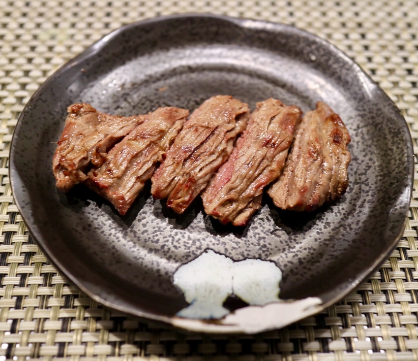 【原月日式頂級帝王蟹燒烤吃到飽】鹽蔥牛舌、肋眼牛排任你吃，桌邊專業代烤，輕鬆享受美食 - 邦妮2兔