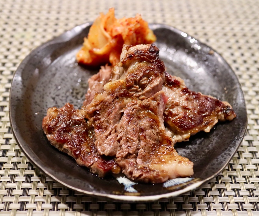 【原月日式頂級帝王蟹燒烤吃到飽】鹽蔥牛舌、肋眼牛排任你吃，桌邊專業代烤，輕鬆享受美食 - 邦妮2兔