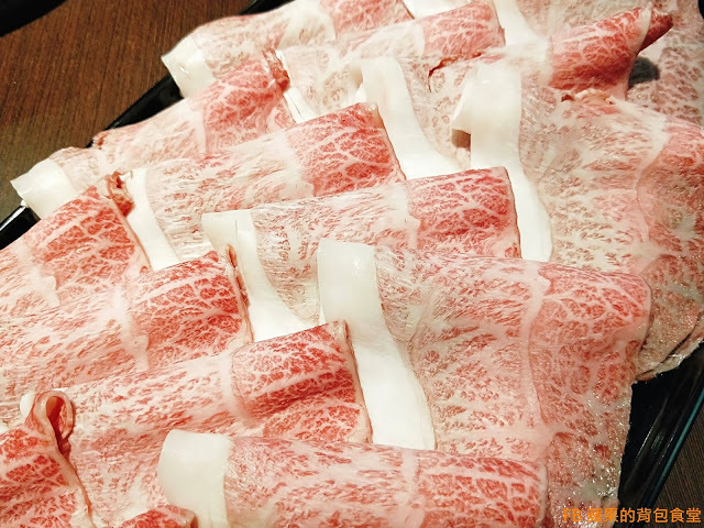 [食記] 苗栗竹南 - 連紀六今鍋物 海陸雙贏的超值饗宴 波士頓龍蝦活跳跳 A5黑毛和牛 安格斯黑牛入口即化 苗栗美食 苗栗火鍋