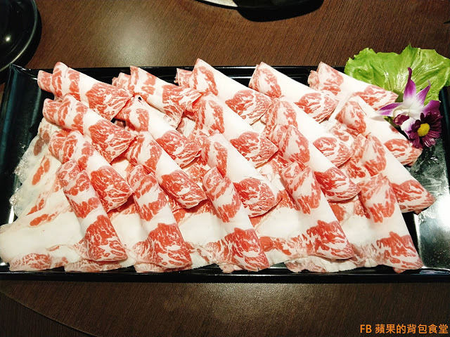 [食記] 苗栗竹南 - 連紀六今鍋物 海陸雙贏的超值饗宴 波士頓龍蝦活跳跳 A5黑毛和牛 安格斯黑牛入口即化 苗栗美食 苗栗火鍋
