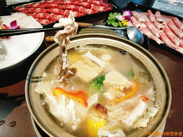 [食記] 苗栗竹南 - 連紀六今鍋物 海陸雙贏的超值饗宴 波士頓龍蝦活跳跳 A5黑毛和牛 安格斯黑牛入口即化 苗栗美食 苗栗火鍋