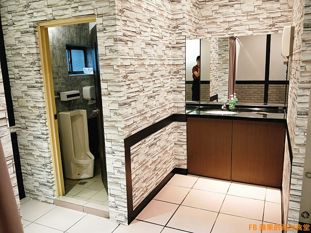 [食記] 苗栗竹南 - 連紀六今鍋物 海陸雙贏的超值饗宴 波士頓龍蝦活跳跳 A5黑毛和牛 安格斯黑牛入口即化 苗栗美食 苗栗火鍋