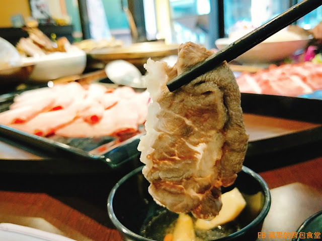 [食記] 苗栗竹南 - 連紀六今鍋物 海陸雙贏的超值饗宴 波士頓龍蝦活跳跳 A5黑毛和牛 安格斯黑牛入口即化 苗栗美食 苗栗火鍋